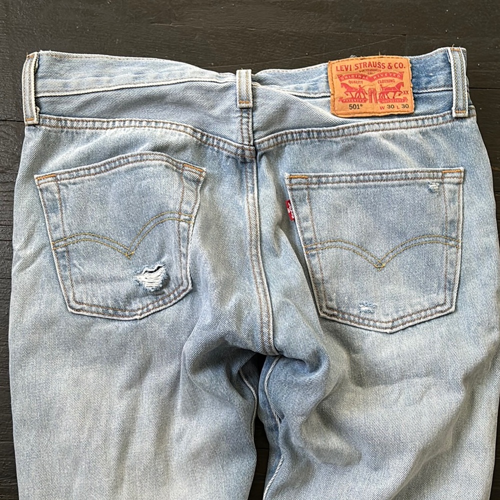 Levi denim 501 Stylish Light Blue Distressed Jeans W30 L30